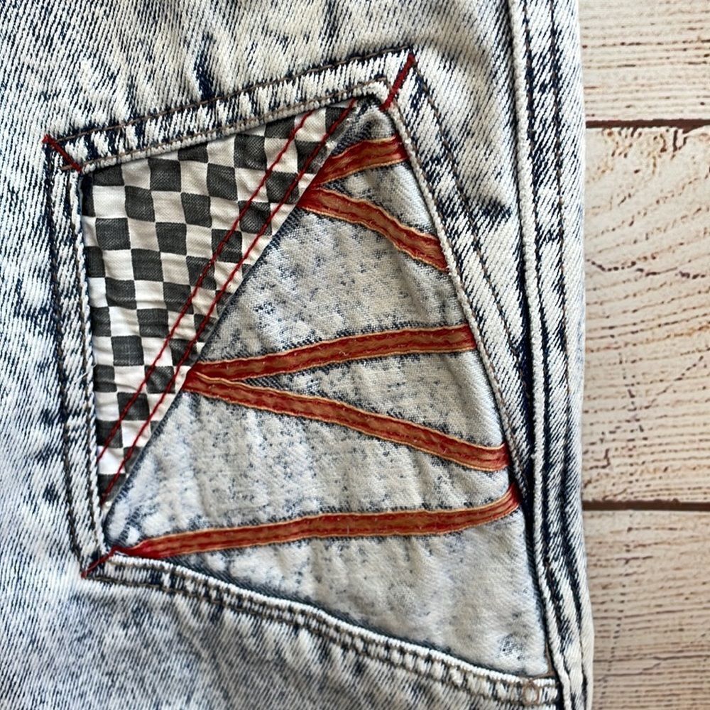 ‎VINTAGE CORNICHE APPLIQUÉD HIGH RISE JEANS - Picture 6 of 11